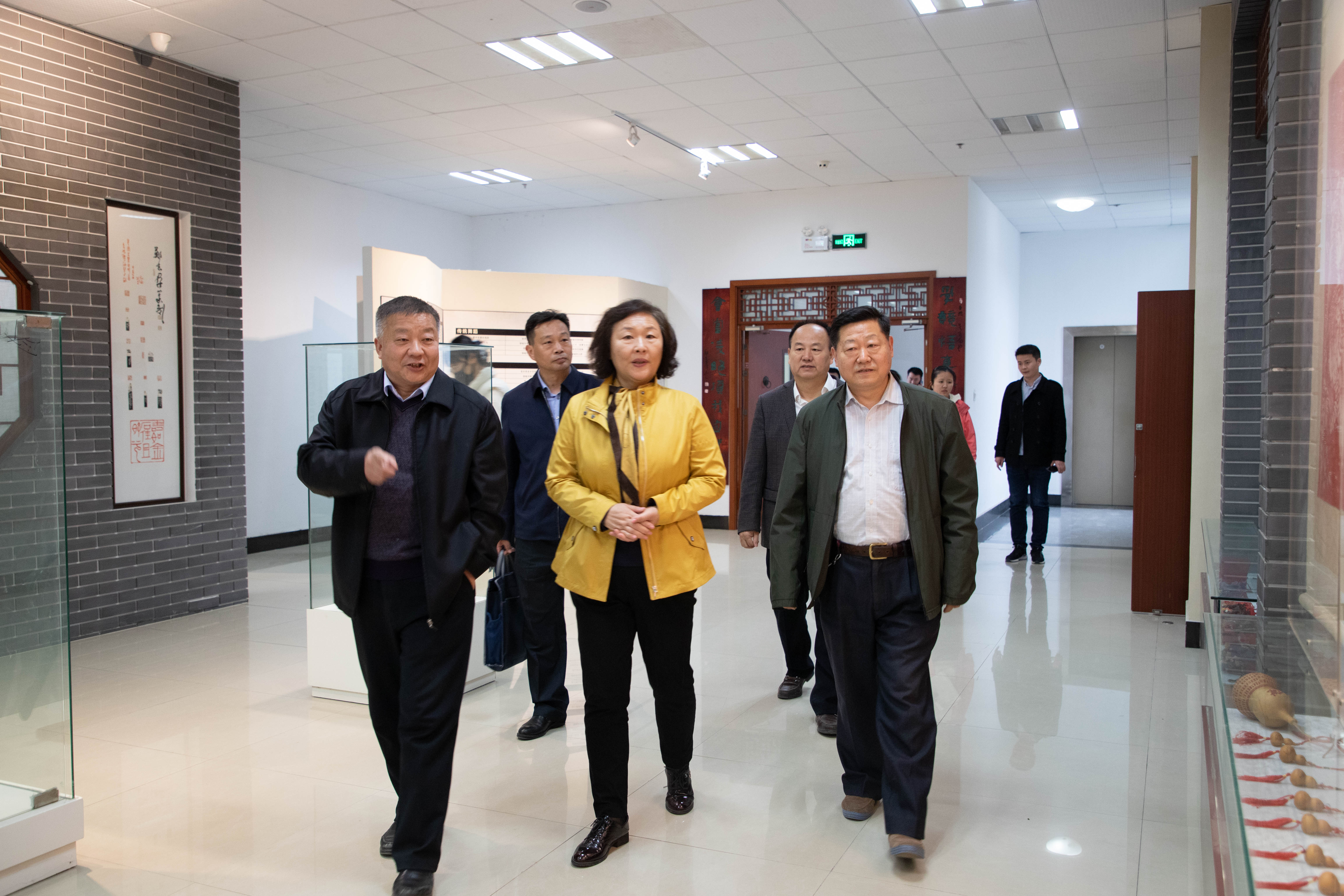 市政协副主席倪丽君来学院调研