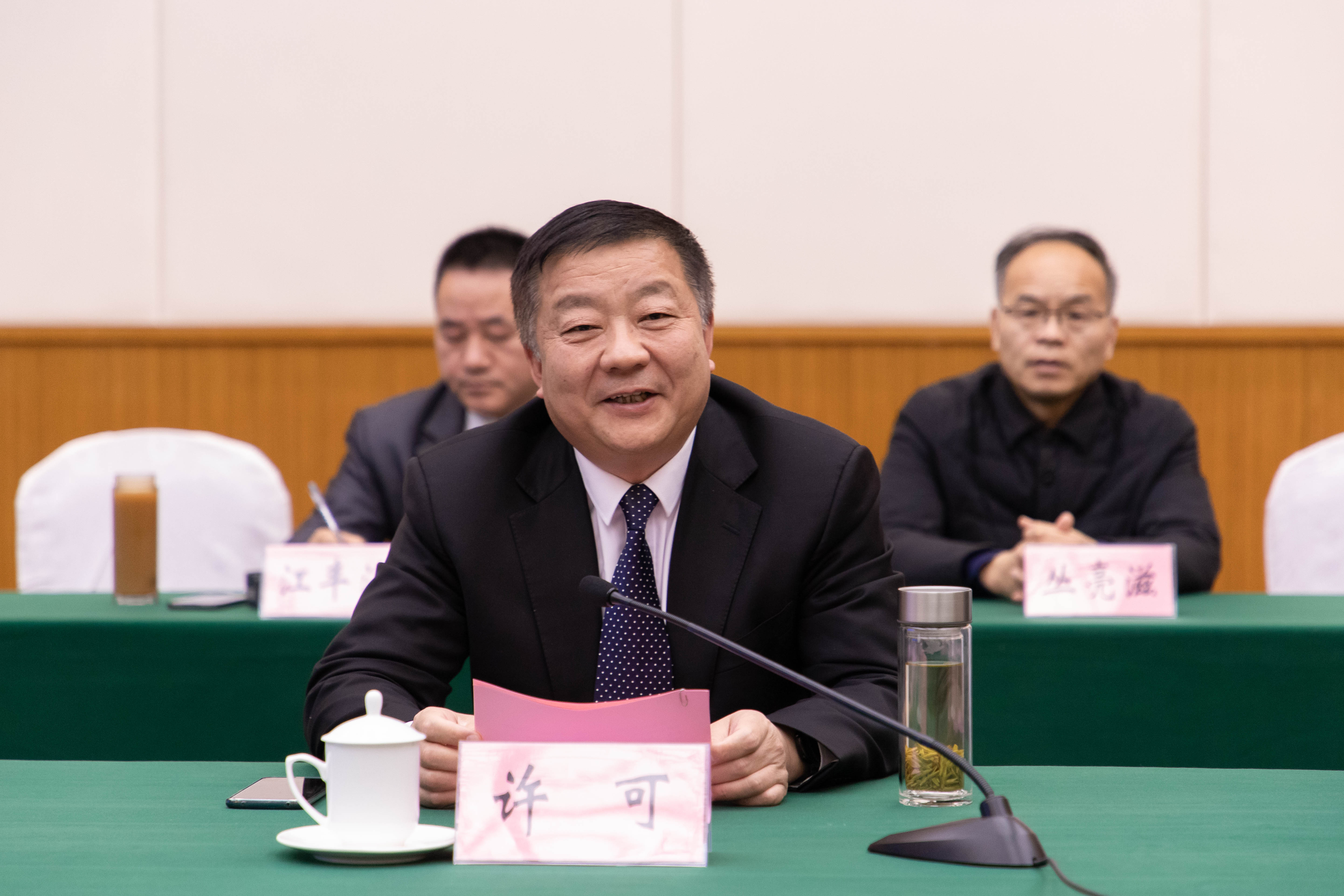 党委委员,工会主席罗文洁;嘉祥县县委副书记,县长朱瑞显,县委副书记